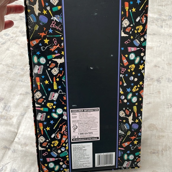 Savvy Shopper Barbie - Picture 10 of 12